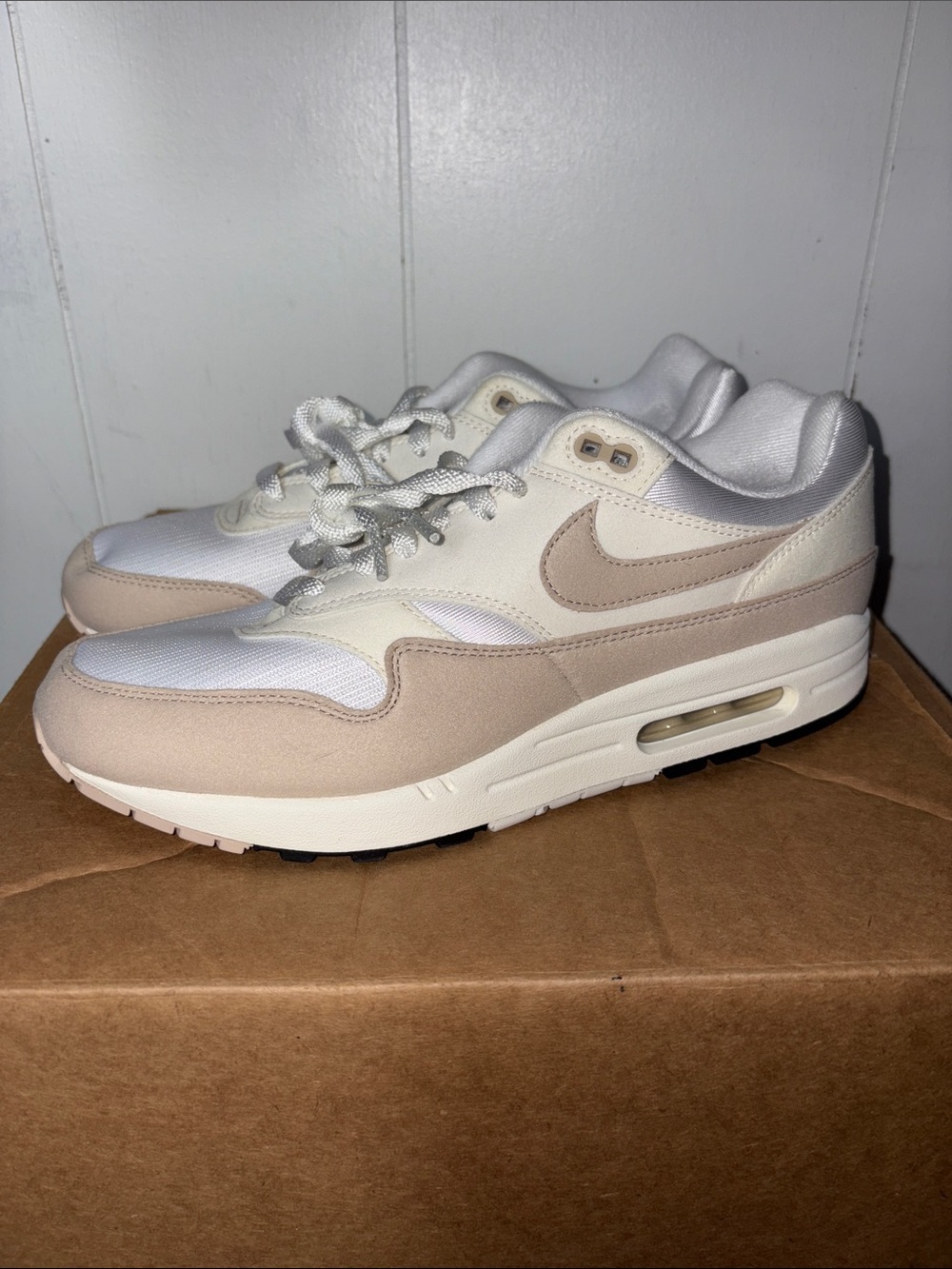 Nike Men’s Air Max 1 12 Women/ 10.5 Men